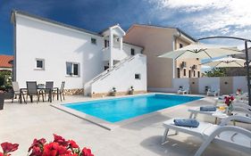 Apartment House Lijan